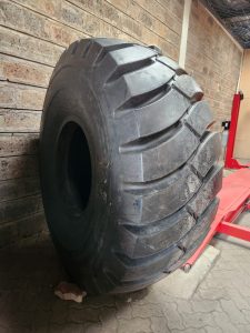 29.5-29 Pirelli E3 34ply industrial loader tyre