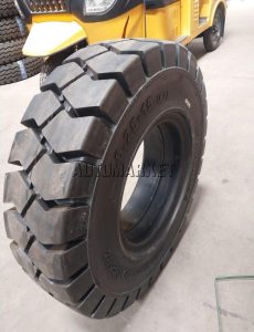 8.25-15 Advance solid forklift tyre for warehouse and industrial material handling forklifts