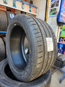 295/40ZR19 Michelin passenger tyre for high performance cars and luxury vehicles
