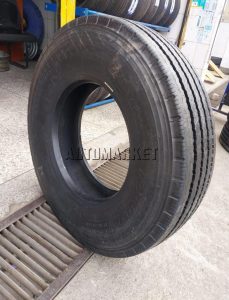 9.5R17.5 Bridgestone truck tyre for medium commercial trucks