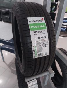 215/45R17 Kumho passenger car tyre for sedans and hatchbacks in Kenya