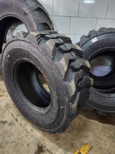 14-17.5 MRL industrial tyre from India for loaders and construction equipment