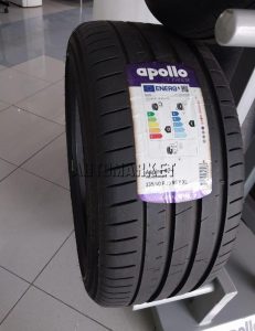 235/40R18 Apollo India high performance passenger car tyre for sedans in Kenya