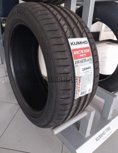 245/40ZR18 Kumho high performance passenger car tyre for sedans in Kenya