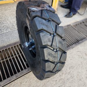 6.50-10 10PR Roadhiker Forklift Tyre (Tube Type) in Kenya