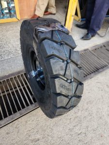 6.50-10 10PR Roadhiker forklift tyre Kenya industrial tube type tyre