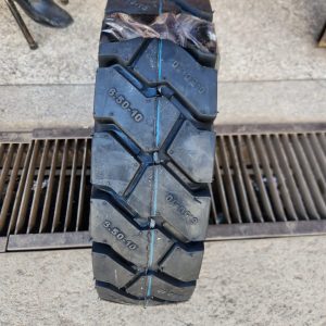 6.50-10 10PR Roadhiker Forklift Tyre (Tube Type) in Kenya