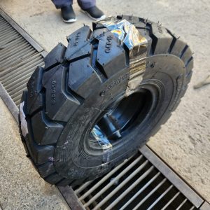 6.50-10 10PR Roadhiker Forklift Tyre (Tube Type) in Kenya