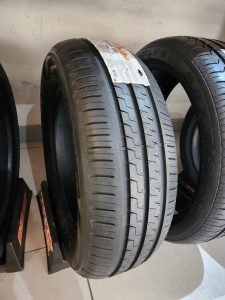 215/60R16 Maxxis Mecotra tyre Kenya passenger car tyre