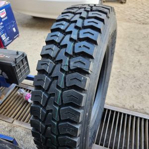 9.5R17.5 Taitong Truck Tyre (China)