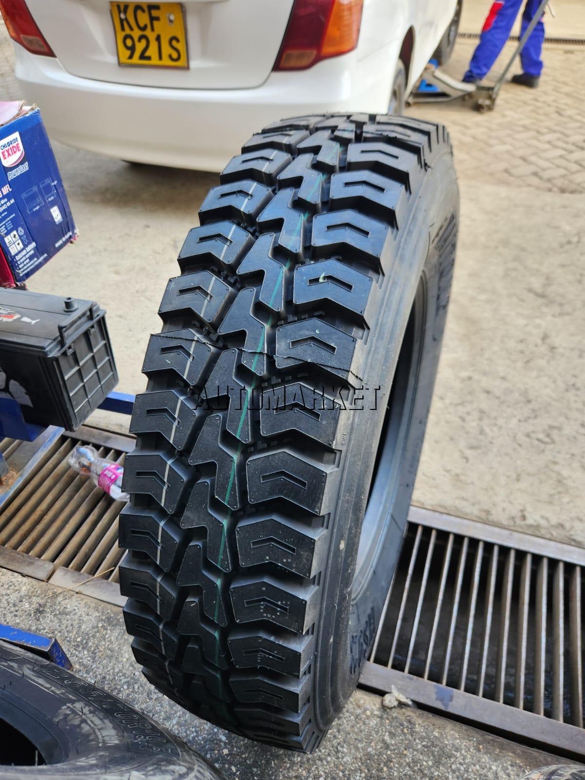 9.5R17.5 Taitong Truck Tyre (China)