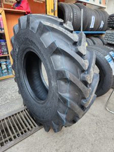 340/80R18 (12.5/80R18) Roadhiker industrial tyre from China with radial design for construction and industrial equipment.