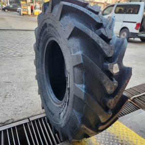 340/80R18 (12.5/80R18) Roadhiker Industrial Tyre from China