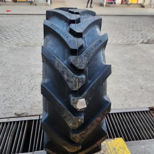 340/80R18 (12.5/80R18) Roadhiker Industrial Tyre from China