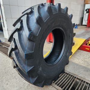 340/80R18 (12.5/80R18) Roadhiker Industrial Tyre from China