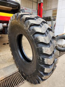 14.00-24 Rockburster E3/L3 16PR industrial tyre from China with deep loader tread for construction and earthmoving equipment.