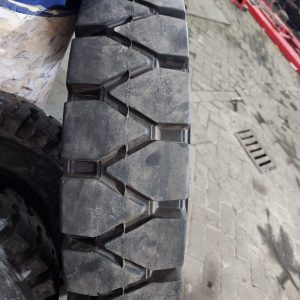9.00-20 SOLO Forklift Solid Standard Tyre