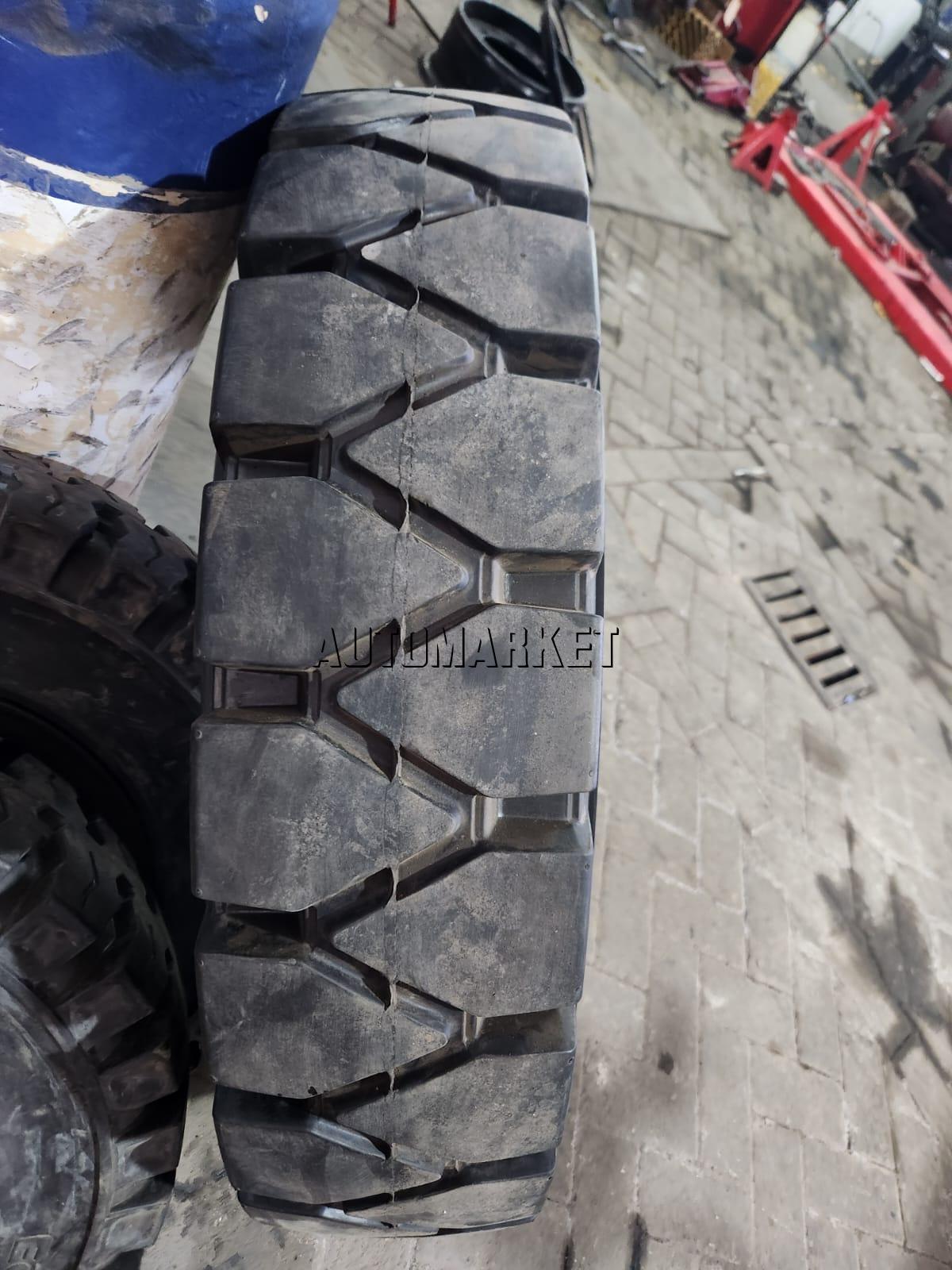 9.00-20 SOLO Forklift Solid Standard Tyre
