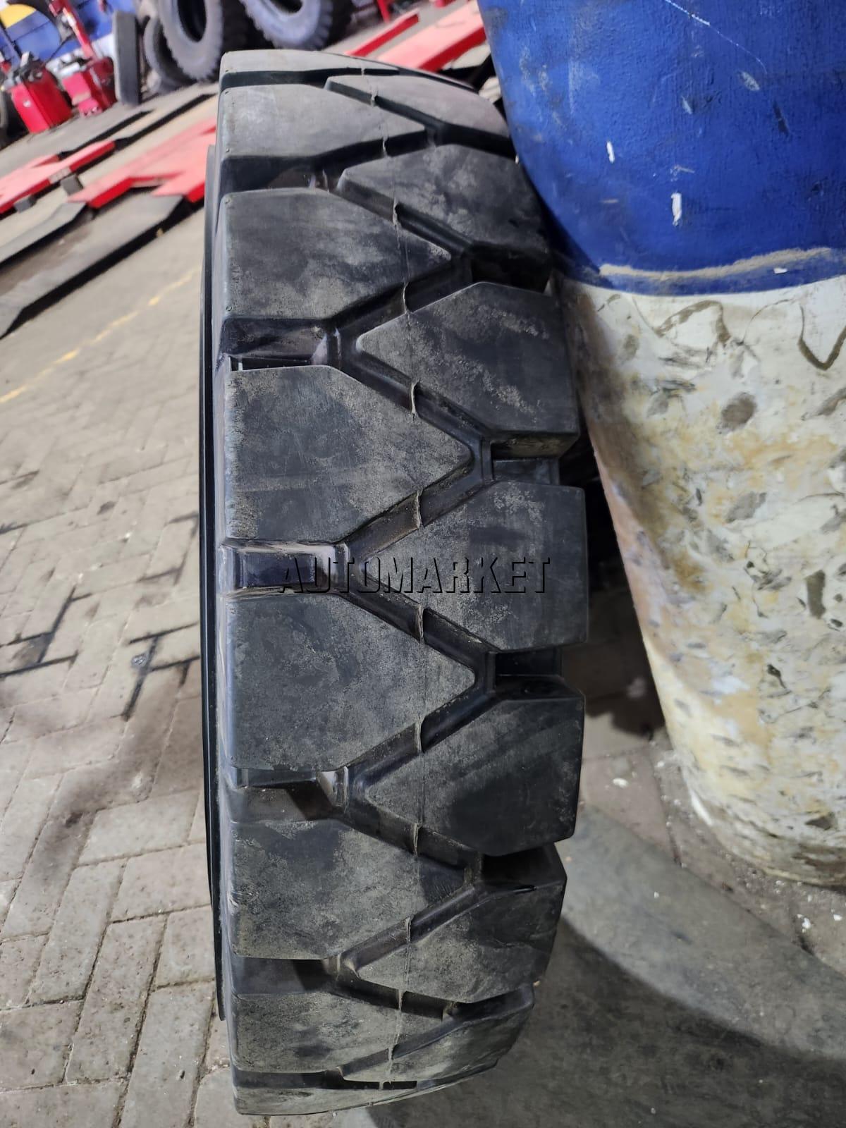 9.00-20 SOLO Forklift Solid Standard Tyre