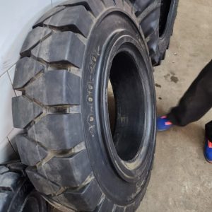 10.00-20 SOLO Solid Standard Forklift Tyre – Kenya