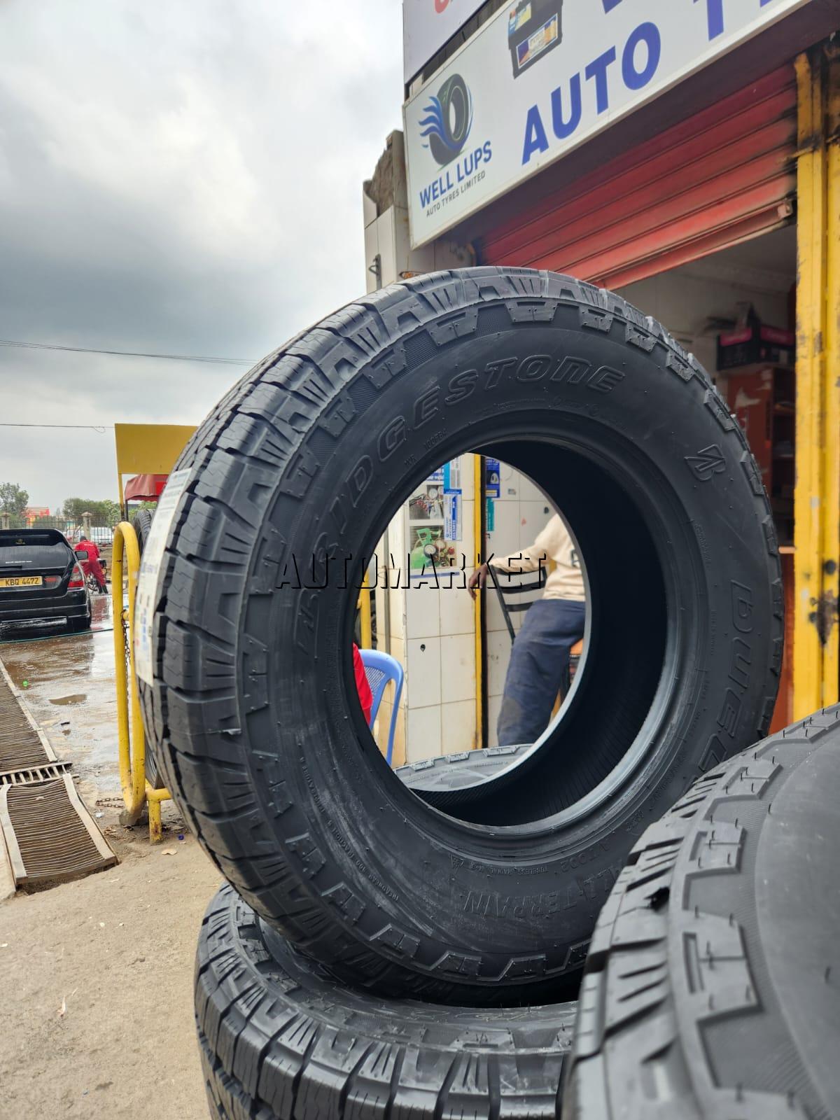 275/65R17 Bridgestone Dueler All-Terrain A/T002 115T