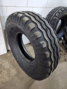 11.5/80-15.3 Speedways 14PR agricultural implement tyre made in India for farm trailers and agricultural equipment in Kenya.