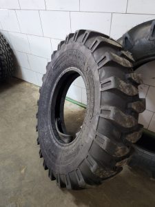 10.00-20 Honour G2/L2 16PR tube-type excavator tyre made in China for construction and industrial equipment in Kenya.
