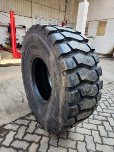 20.5R25 DUMAX 568 2-Star radial OTR loader tyre made in China for mining, construction and earthmoving equipment in Kenya.