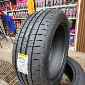265/50R20 Dunlop SP Sport Maxx 060+ 111Y XL High Performance SUV Tyre