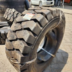 Bridgestone 300-15 18PR JL Solid Lug Forklift Tyre (Tubetype) – Made in Indonesia