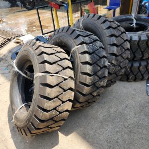 Bridgestone 300-15 18PR JL Solid Lug Forklift Tyre (Tubetype) – Made in Indonesia