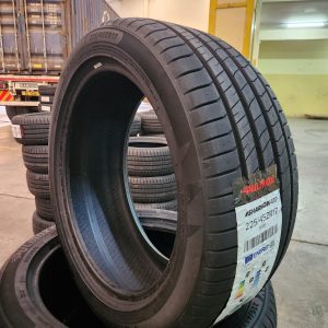 225/45ZR17 Pulmox Sharkon 400