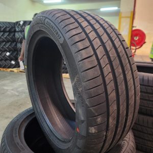 225/45ZR17 Pulmox Sharkon 400