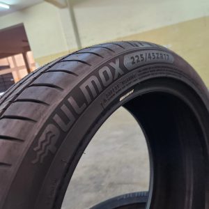 225/45ZR17 Pulmox Sharkon 400