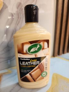 Turtle Wax Luxe Leather Cleaner and Conditioner 500ml for car leather seats