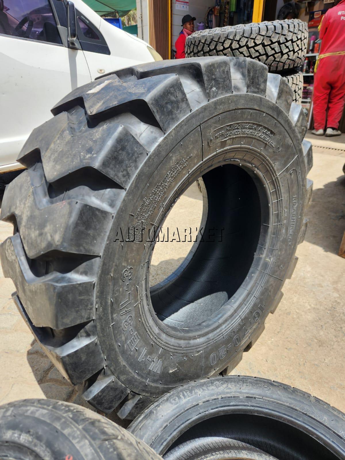 16/70-20 Roadhiker E3 16PR Tubeless Industrial OTR Tyre