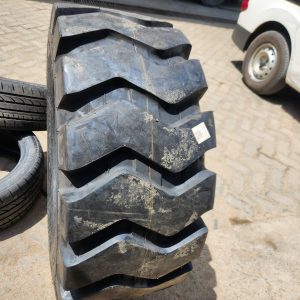16/70-20 Roadhiker E3 16PR Tubeless Industrial OTR Tyre