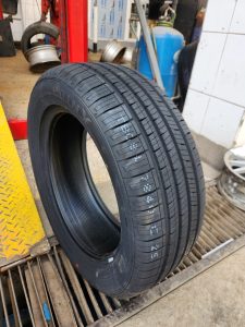 225/55R17 Prinx HiRace HZ2 97W high-performance tyre made in Thailand