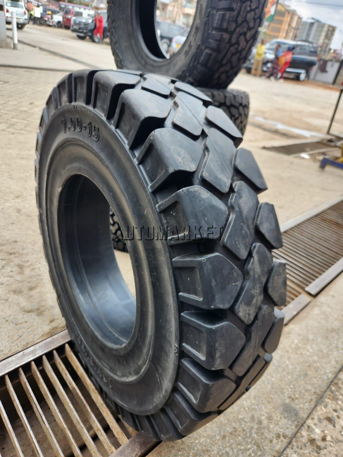 7.00-15 Achiever Plus Standard Solid Forklift Tyre – Made in Sri Lanka