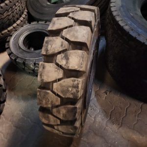 8.25-15 VROTR Solid Standard Forklift Tyre – Made in China