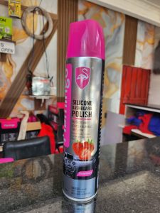 Flamingo F105S silicone dashboard polish strawberry fragrance 650ml aerosol can.