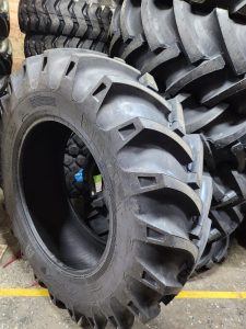 18.4-30 MACAR 14PR agricultural tractor tyre made in Turkey with deep angled lug tread.