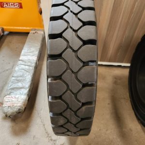 8.25-15 ACHIEVER Solid Standard Industrial Forklift Tyre – Made in Sri Lanka