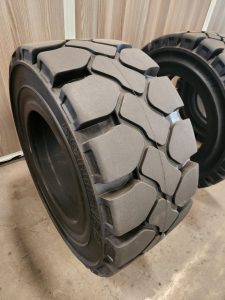 28×9-15 ACHIEVER solid standard forklift tyre from Sri Lanka with heavy-duty industrial tread blocks.