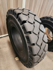 7.00×12 ACHIEVER solid standard forklift tyre made in Sri Lanka with heavy-duty industrial tread blocks.