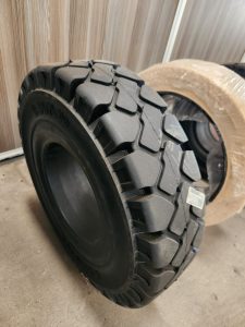6.50×10 ACHIEVER solid standard forklift tyre made in Sri Lanka with heavy-duty block tread.