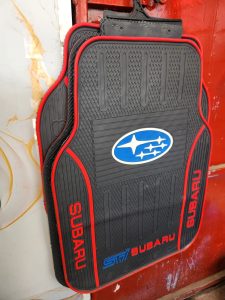 Subaru black and red car floor mats for 5-seater passenger vehicles