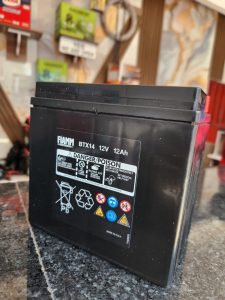 Mercedes-Benz auxiliary battery A0009829608 12V 12Ah 200A AGM FIAMM