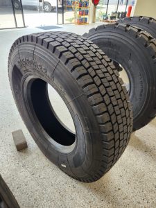 315/80R22.5 Ignite Heavy-Duty Block Tread Truck Tyre Made in Thailand